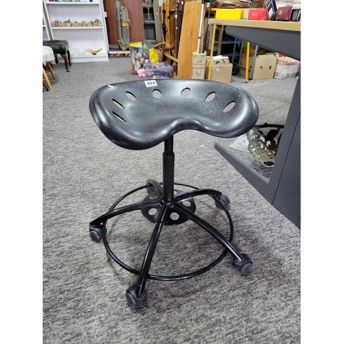 484 - Office/gaming stool in the form of a tractor seat on castors