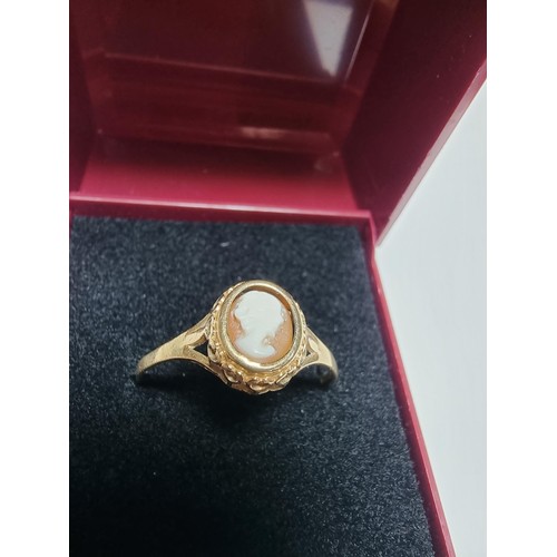 249 - A hallmarked 9ct yellow gold cameo ring with a portrait of a lady looking right in good clean condit... 