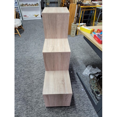 500 - 6 box cube step storage unit in light oak finish. Measures 91cm height x 91cm Length x 30cm Depth