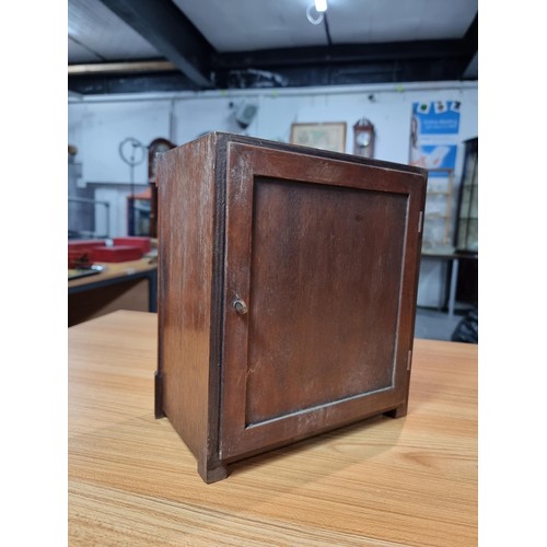 264 - A good quality solid oak cased art deco mantel clock in very clean condition with no nasty marks to ... 