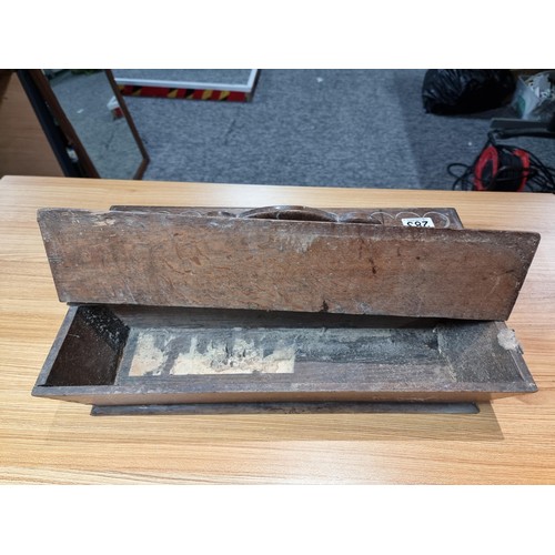 283 - A good solid oak Edwardian 2 compartment carrying box, carved to the top A.D 1913, has a height of 2... 