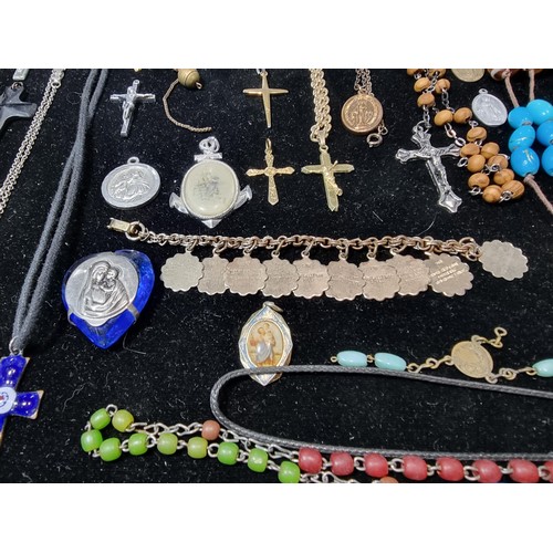 284 - A suite of various religious related jewellery to include many Crucifix's and crosses some with Rosa... 