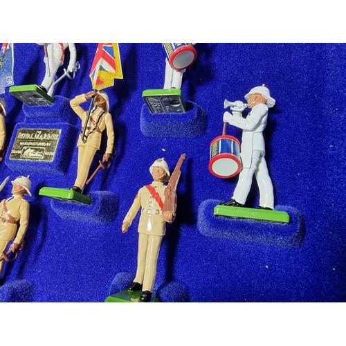 286 - A good Britain's The Royal Marines ltd edition 10 metal figure set, all beautifully hand painted in ... 