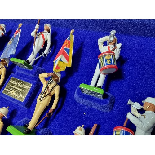 286 - A good Britain's The Royal Marines ltd edition 10 metal figure set, all beautifully hand painted in ... 