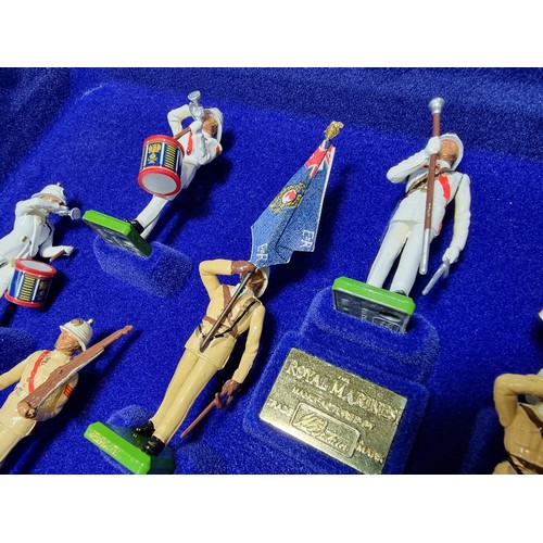 286 - A good Britain's The Royal Marines ltd edition 10 metal figure set, all beautifully hand painted in ... 