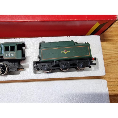 31 - A boxed Hornby R065BR 2-10-0 evening star locomotive and tender 92220, boxed and had a test run, in ... 