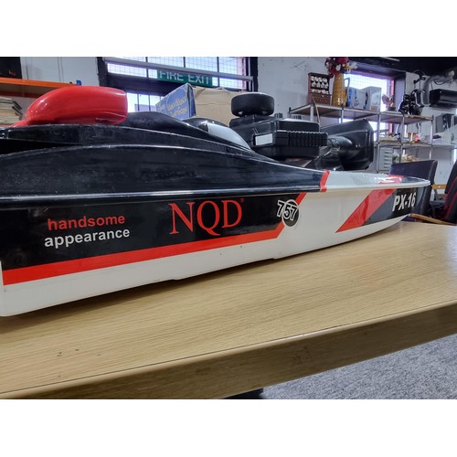 59 - A large plastic remote control boat, model NQD 757 PX-16, complete with its remote control and in go... 