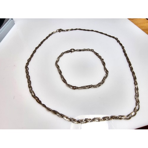 171 - 925 silver three strand neck chain along with a similar 925 silver bracelet. All in good order. Boxe... 