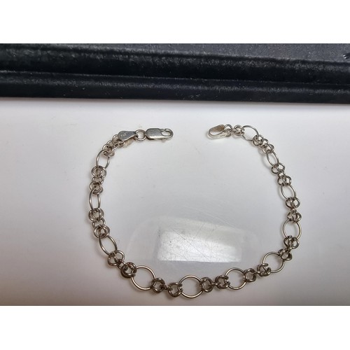 175 - Good 925 silver multi link bracelet in good clean condition, boxed. Total length of 7.5