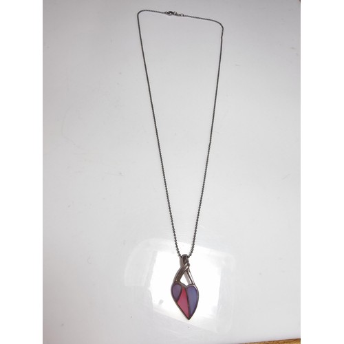 177 - Pretty 925 silver pendant with a heart design inset with purple and pink mother of pearl set on a 20... 