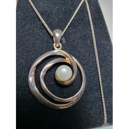 182 - 925 silver pendant inset with a genuine pearl on long 20