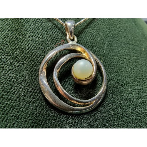 182 - 925 silver pendant inset with a genuine pearl on long 20