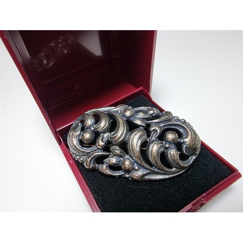 184 - Vintage sterling silver brooch with an Art Nouveau design. In good clean condition, boxed. Brooch me... 