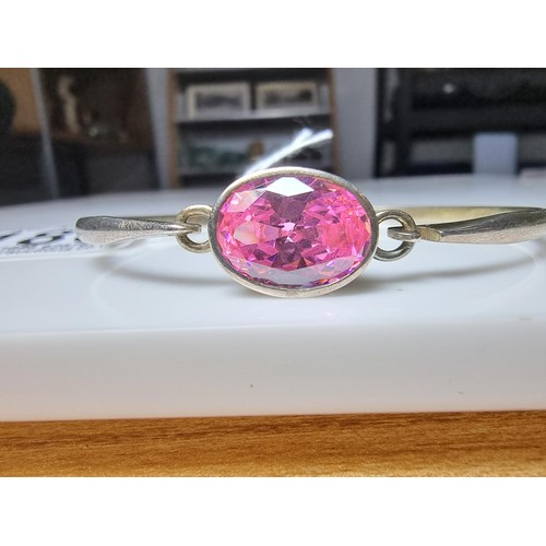 186 - Good 925 silver bangle inset with a large pink oval CZ crystal stone which is sparkly and lively, In... 