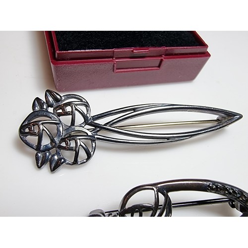 191 - 2x 925 silver Charles Rennie Mackintosh design brooches, both in excellent clean condition, boxed. L... 