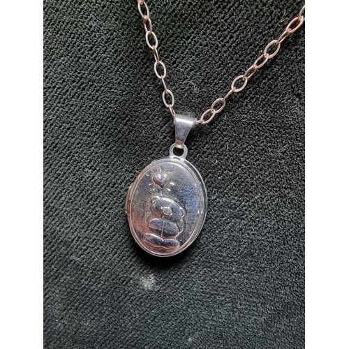 196 - 925 silver locket featuring a bear and heart to the front, on 16