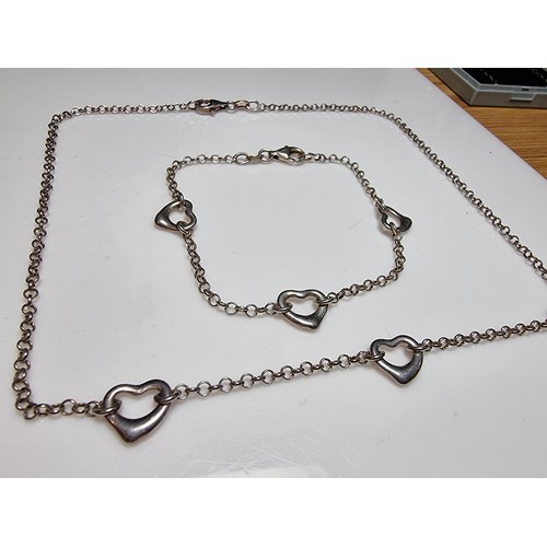 199 - Matching silver 925 jewellery set to include 18