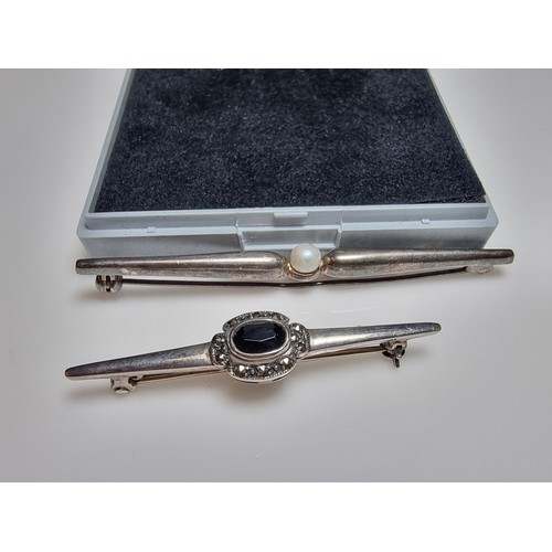 206 - 2x vintage 925 silver bar brooches to include one inset with a faux pearl other inset with an onyx s... 