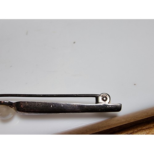 206 - 2x vintage 925 silver bar brooches to include one inset with a faux pearl other inset with an onyx s... 