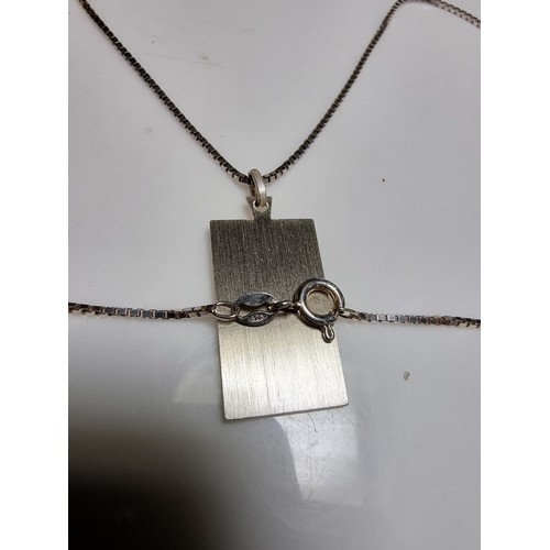 207 - Good quality 925 silver pendant of a highly polished finish. The pendant depicts Jesus on the crucif... 