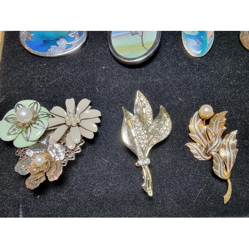 225 - Large suite approx. 29 various costume brooches  which features many flower and leaf brooches, to in... 