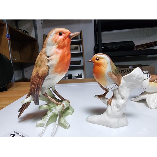 231 - Collection of 3x vintage hand painted porcelain figures of a large Robin, smaller Robin, and a Crest... 