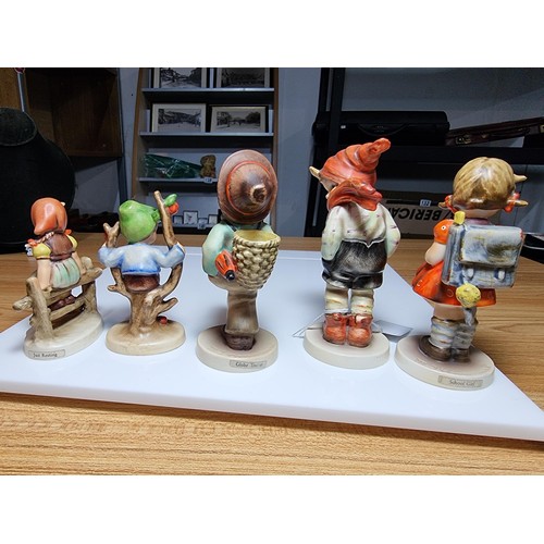 234 - Collection of 5x vintage Goebel M.J. Hummel figures - early production one dated 1938. All in excell... 