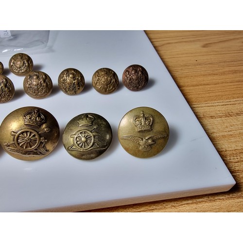 243 - Collection of approx. 33 vintage brass military buttons for various regiments. Please study photos f... 