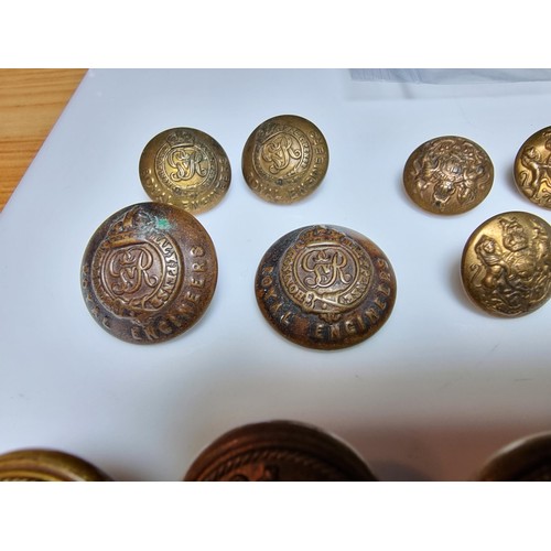 243 - Collection of approx. 33 vintage brass military buttons for various regiments. Please study photos f... 