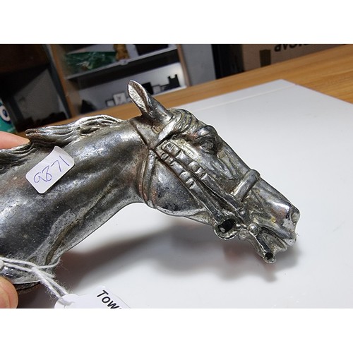 248 - Good quality early vintage horse bust car mascot, well cast presenting good detail. Has a height of ... 