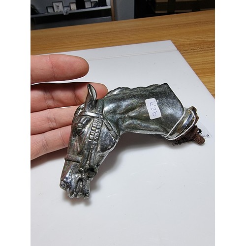 248 - Good quality early vintage horse bust car mascot, well cast presenting good detail. Has a height of ... 