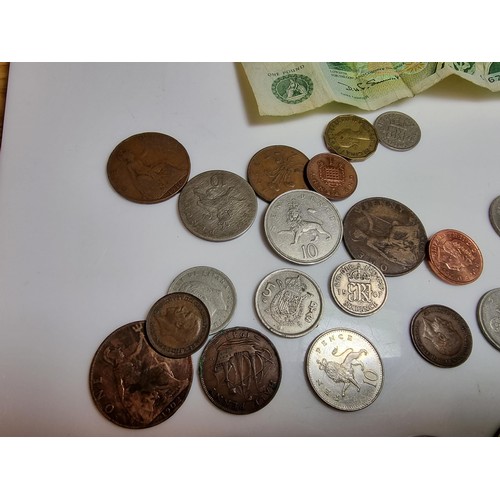 252 - Collection of various British coins to include a silver 1929 half crown coin, £5 pound coin, £1 note... 