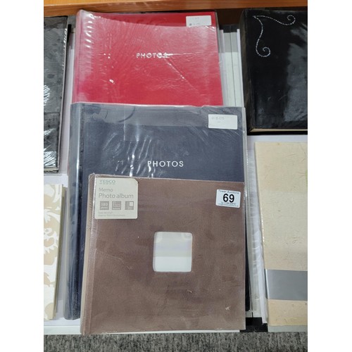 69 - 12x empty photograph albums of various sizes inc a velvet cover album with bead decoration