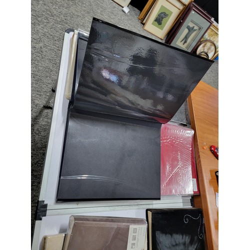 69 - 12x empty photograph albums of various sizes inc a velvet cover album with bead decoration