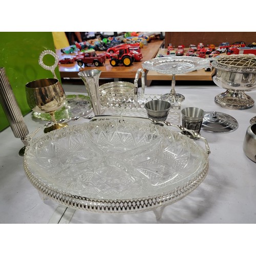 90 - Large quantity of plated ware inc rose bowl, goblets, toast rack, cake plate, serving bowl on plated... 