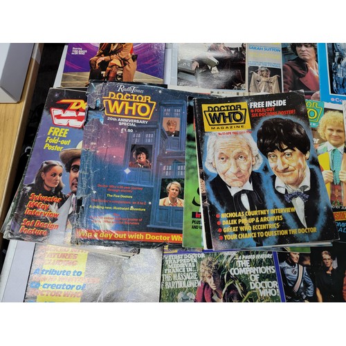 96 - Quantity of Dr Who magazines 30x, 1980's along with a Dr Who annual 1981, all have been stored corre... 