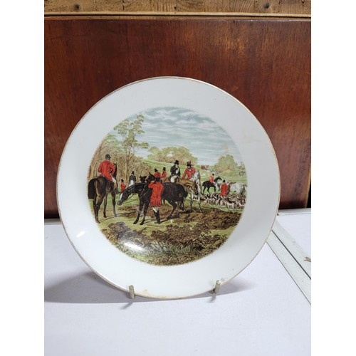 144 - 2x collectable plates depicting hunting scenes inc a Spode J.F.Herring Sn 