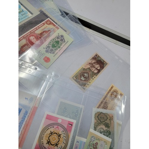 161 - Large collection of various bank notes inc Japanese, Indian, Vietnam, Brasil, Indonesia, etc all in ... 