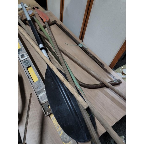 401 - Large quantity of tools inc hay fork, brooms, oars, spades, loppers etc