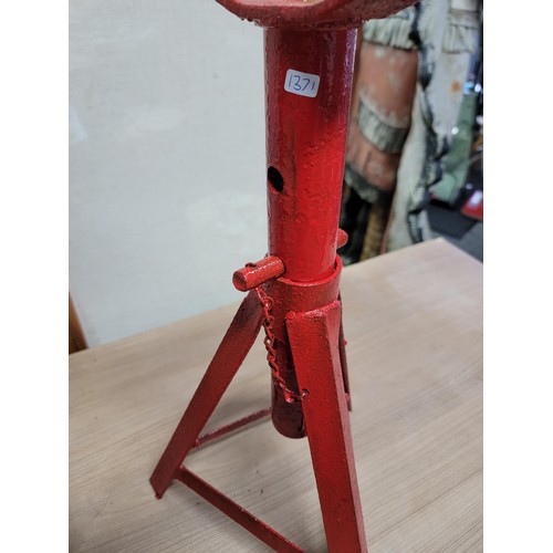 404 - Pair of red heavy duty axle stands complete with locking pins