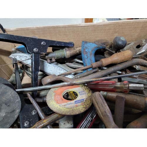 410 - Box containing a large quantity of various tools inc hand saws, builders trowels, wire brush, grindi... 