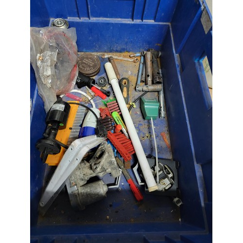 414 - 2x boxes containing a quantity of tools and accessories inc lawn shears, 2x 5 tier storage drawers, ... 