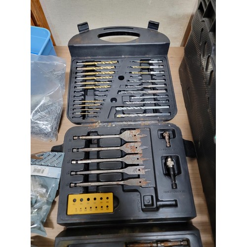 423 - Box containing a quantity of tools and accessories inc a cased Wickes drill bit set, quantity of bal... 