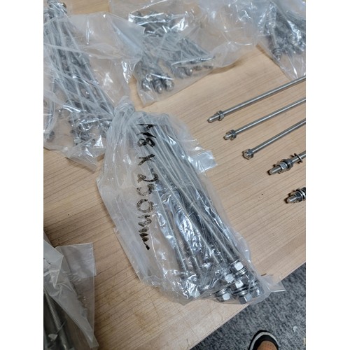 426 - Large quantity of nuts and bolts of different lengths inc 178 x 250mm, 118 x 250mm etc