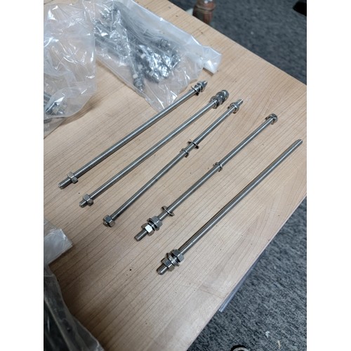 426 - Large quantity of nuts and bolts of different lengths inc 178 x 250mm, 118 x 250mm etc