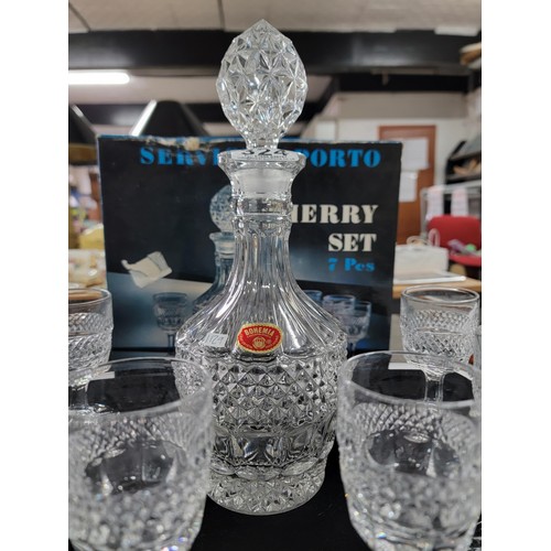 324 - Boxed Bohemia lead crystal 7 piece sherry set in good order, inc 6x sherry glasses and a decanter co... 