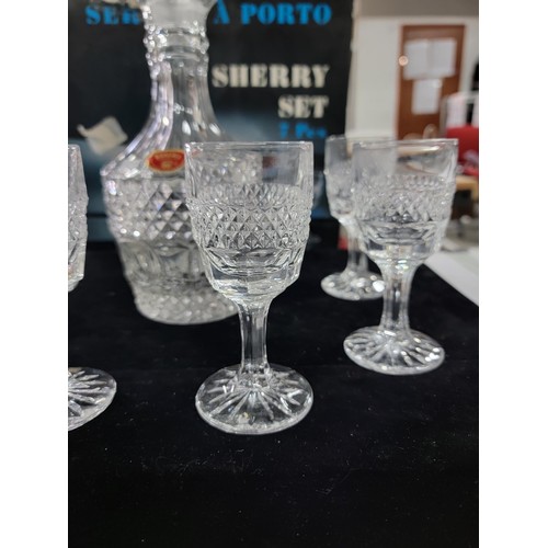 324 - Boxed Bohemia lead crystal 7 piece sherry set in good order, inc 6x sherry glasses and a decanter co... 