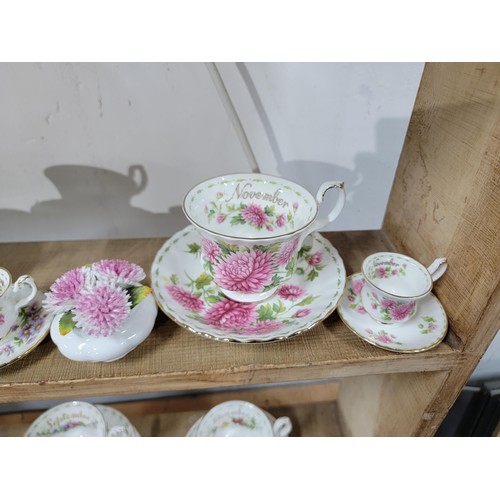 333 - Collection of 12x Royal Albert flowers of the month cups and saucers along with 3x extra months May,... 