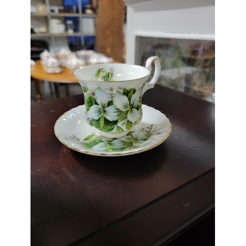 362 - Royal Albert Trillium tea set for 6 persons inc 6x cups and saucers, teapot milk jug and sugar bowl ... 