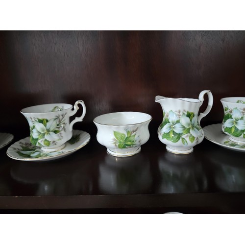 362 - Royal Albert Trillium tea set for 6 persons inc 6x cups and saucers, teapot milk jug and sugar bowl ... 